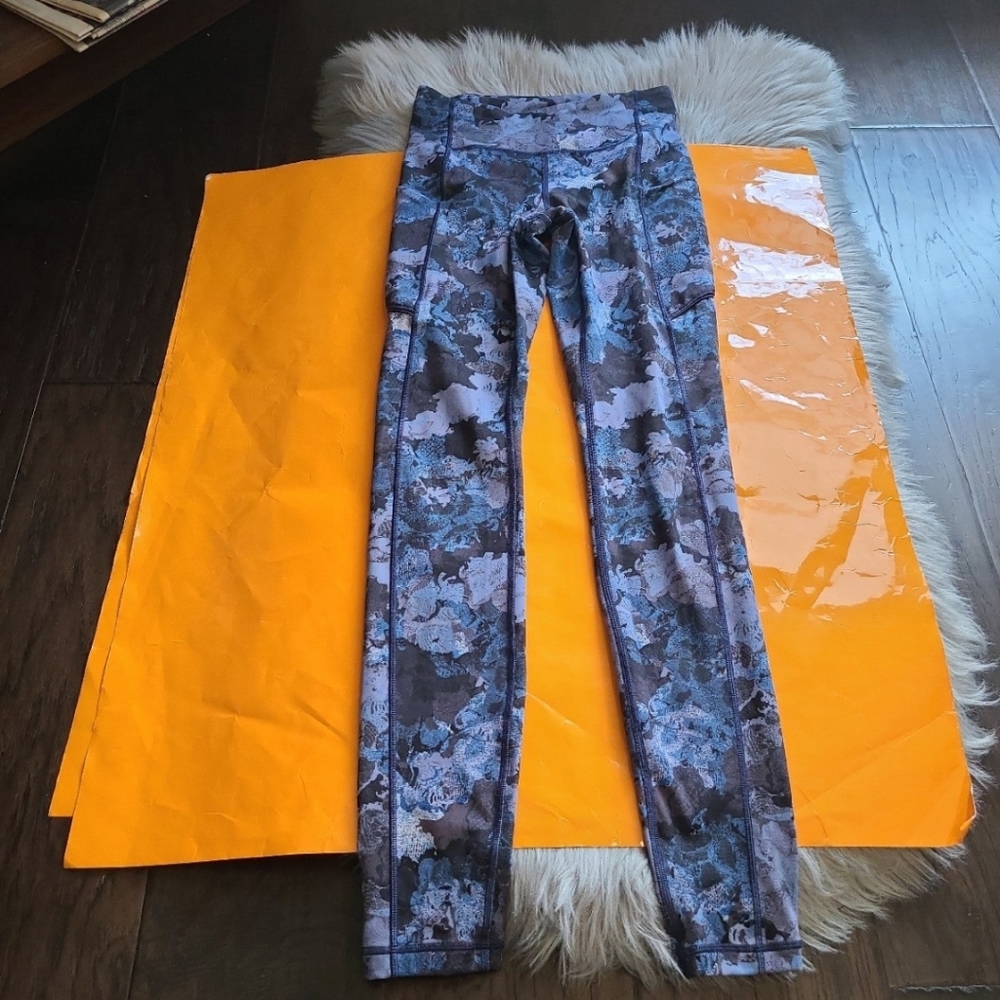 Lululemon speed up tight full-on luxtreme 28" screen camo multi